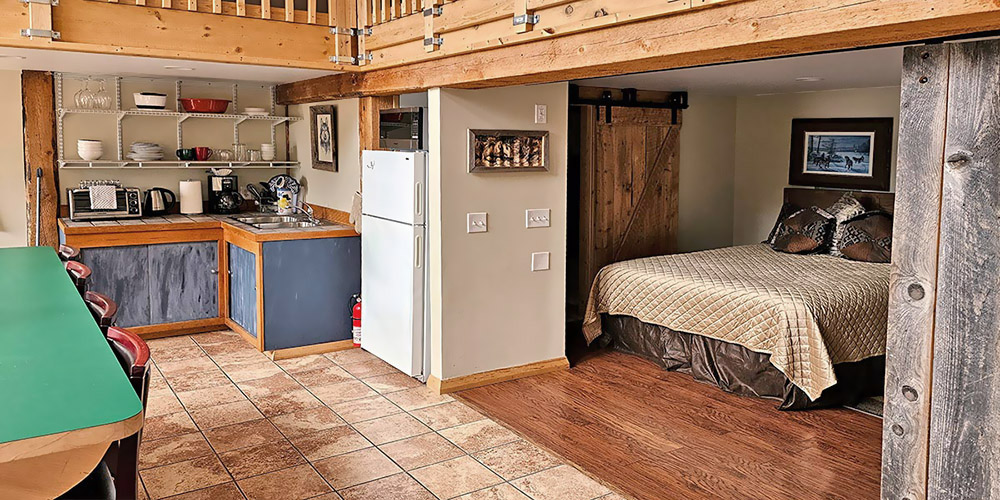 Upper beach barn kitchen/bedroom